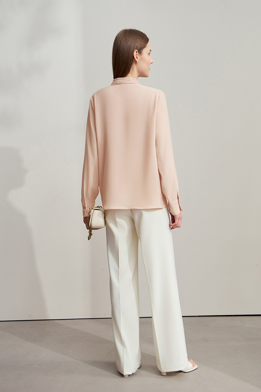 Pleated V - Neck Ribbon Shirt|AMII-AMII.com