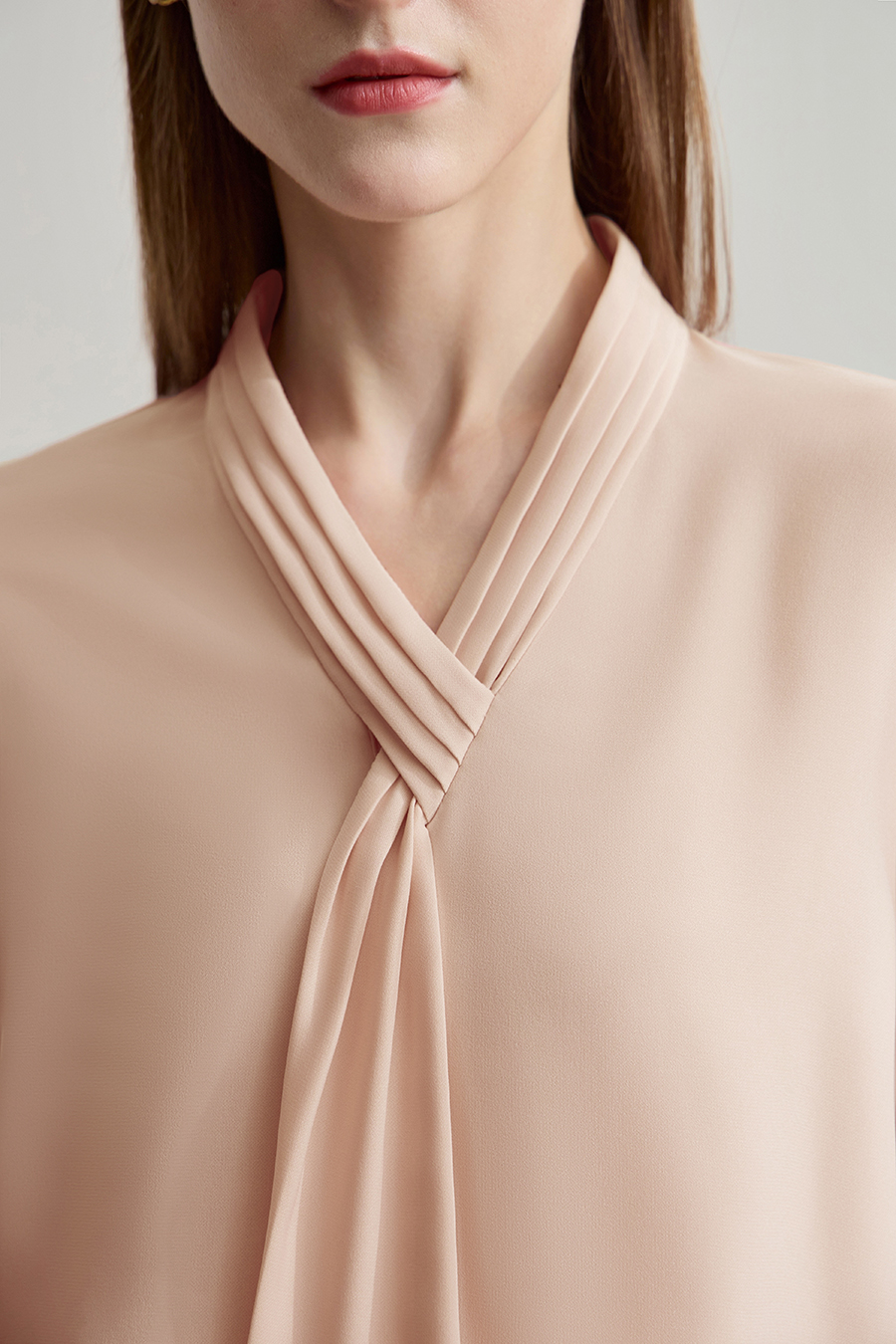 Pleated V - Neck Ribbon Shirt|AMII-AMII.com