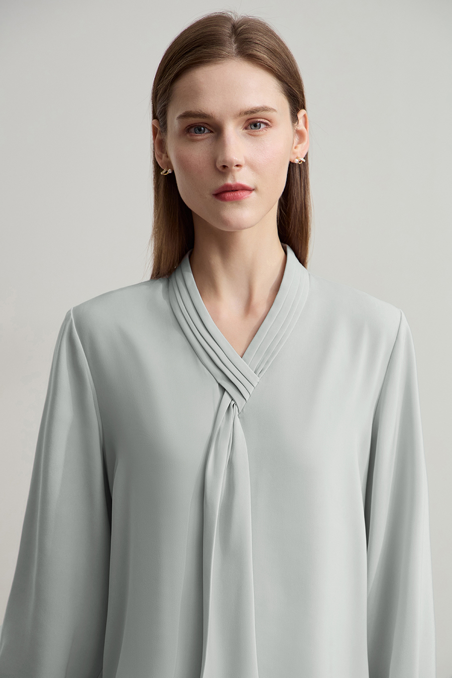 Pleated V - Neck Ribbon Shirt|AMII-AMII.com