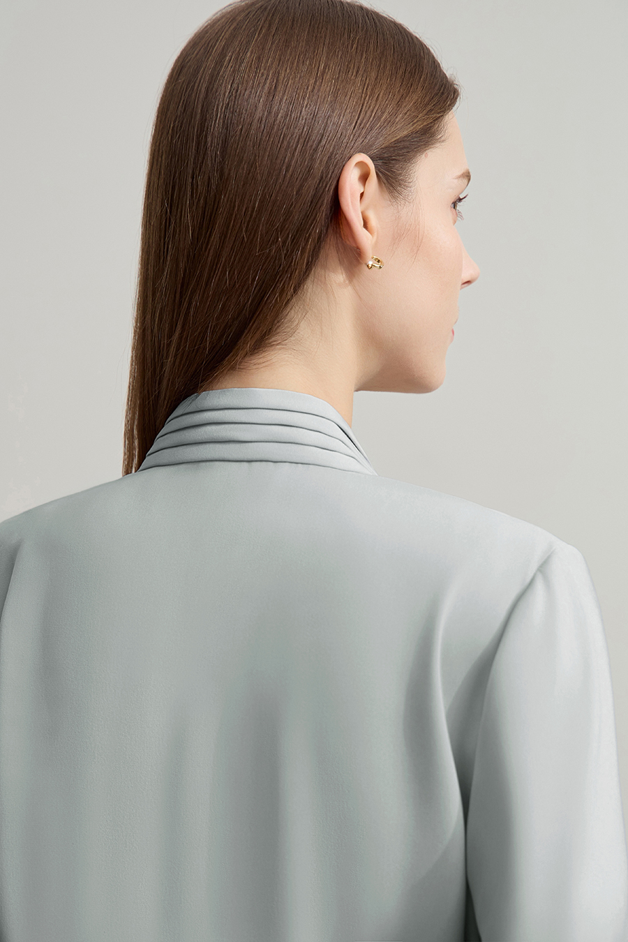 Pleated V - Neck Ribbon Shirt|AMII-AMII.com