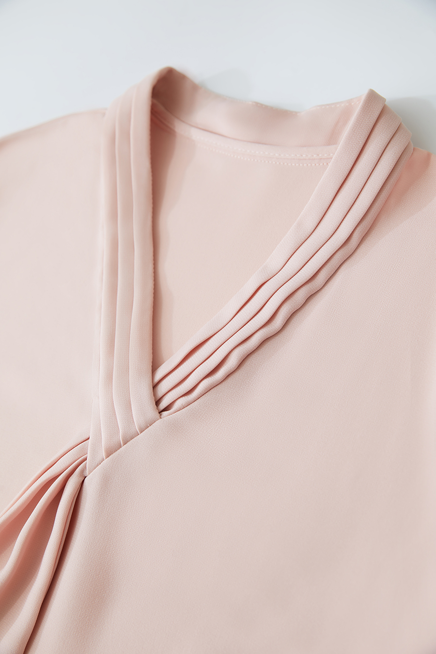 Pleated V - Neck Ribbon Shirt|AMII-AMII.com