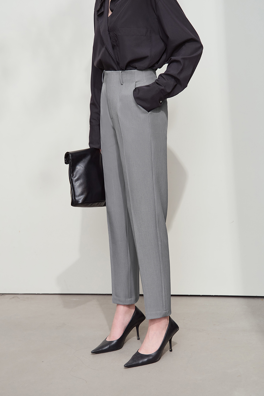 Wrinkle-resistant tapered casual trousers|AMII