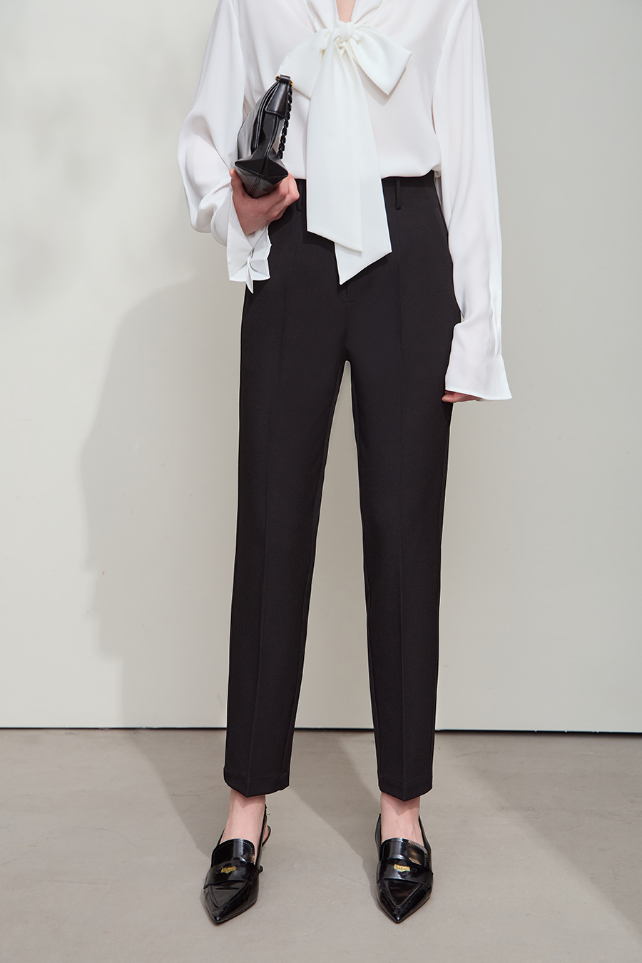 Wrinkle-resistant tapered casual trousers|AMII