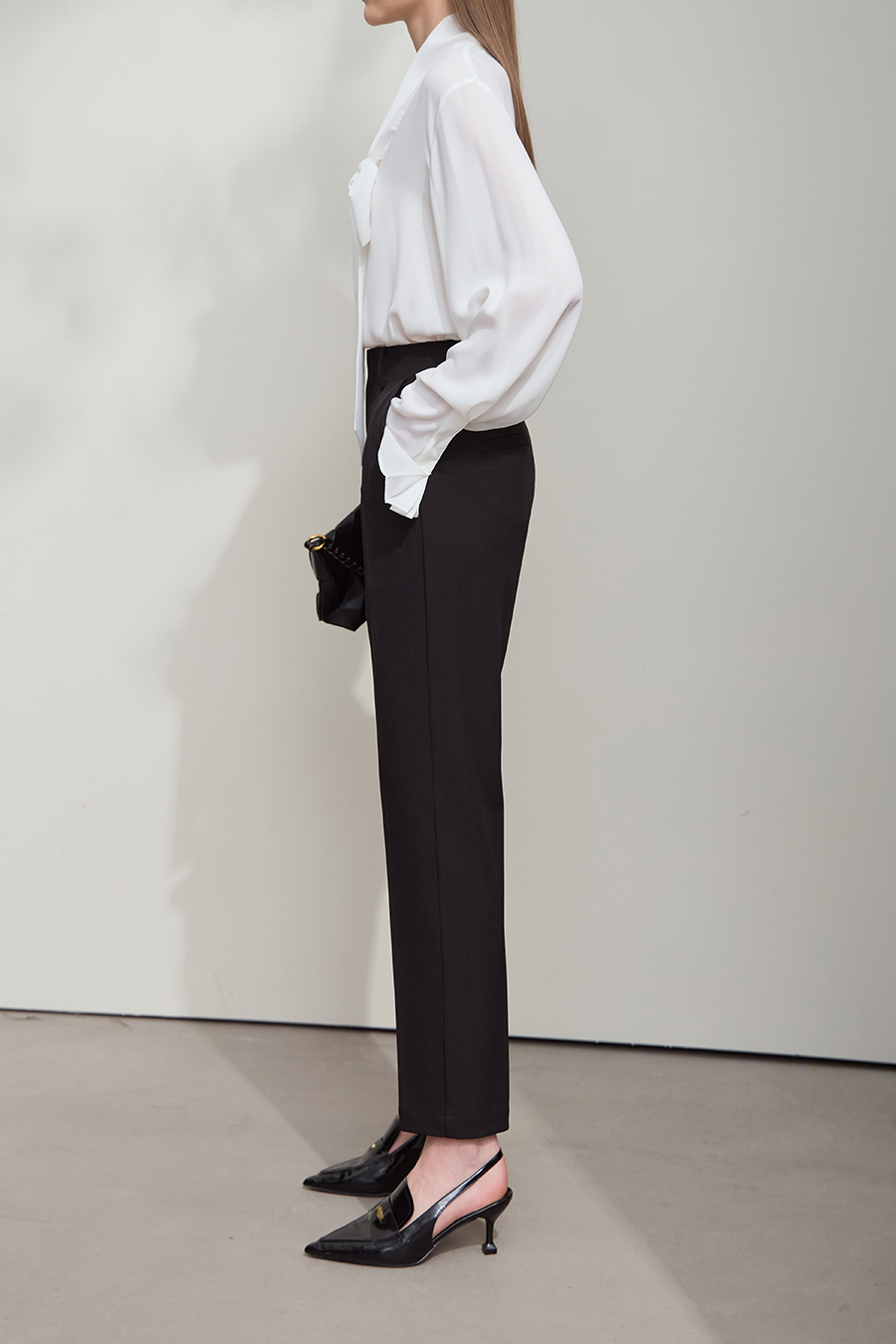 Wrinkle-resistant tapered casual trousers|AMII