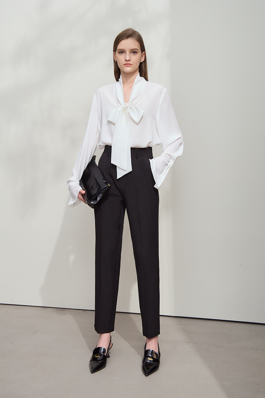 Wrinkle-resistant tapered casual trousers|AMII