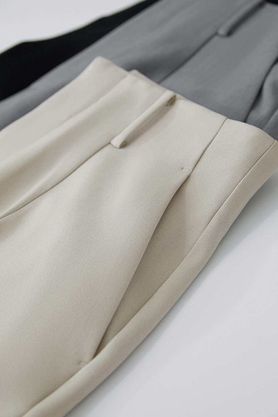 Wrinkle-resistant tapered casual trousers|AMII