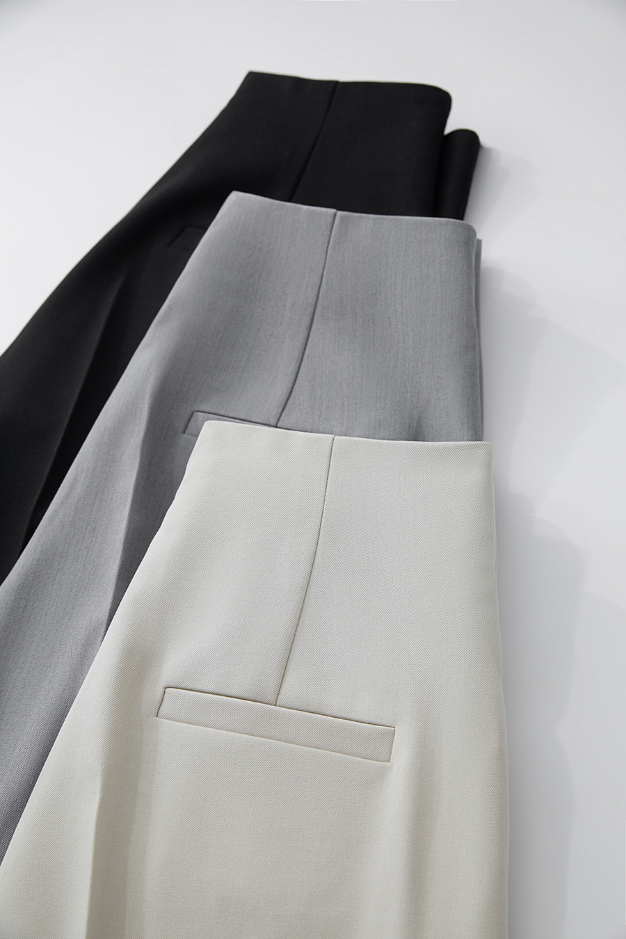 Wrinkle-resistant tapered casual trousers|AMII