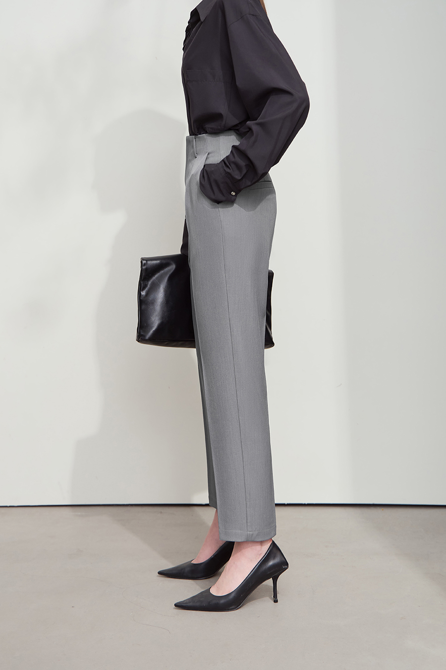 Wrinkle-resistant tapered casual trousers|AMII