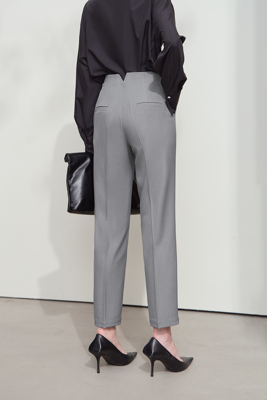 Wrinkle-resistant tapered casual trousers|AMII