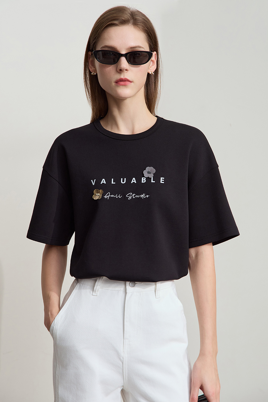 Drop-shoulder tee with sequin flower embellishment|AMII
