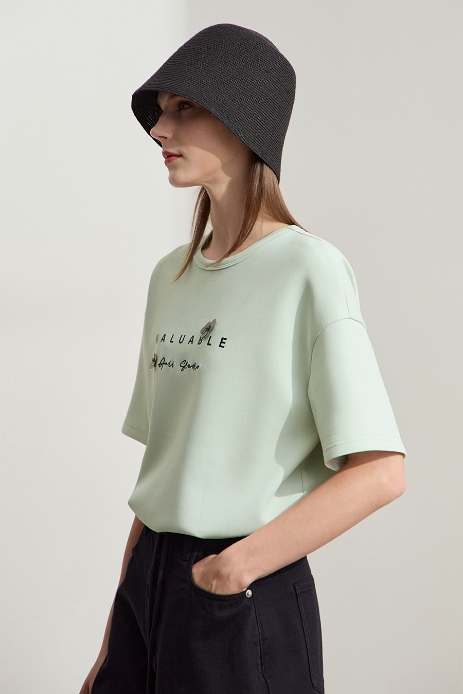 Drop-shoulder tee with sequin flower embellishment|AMII