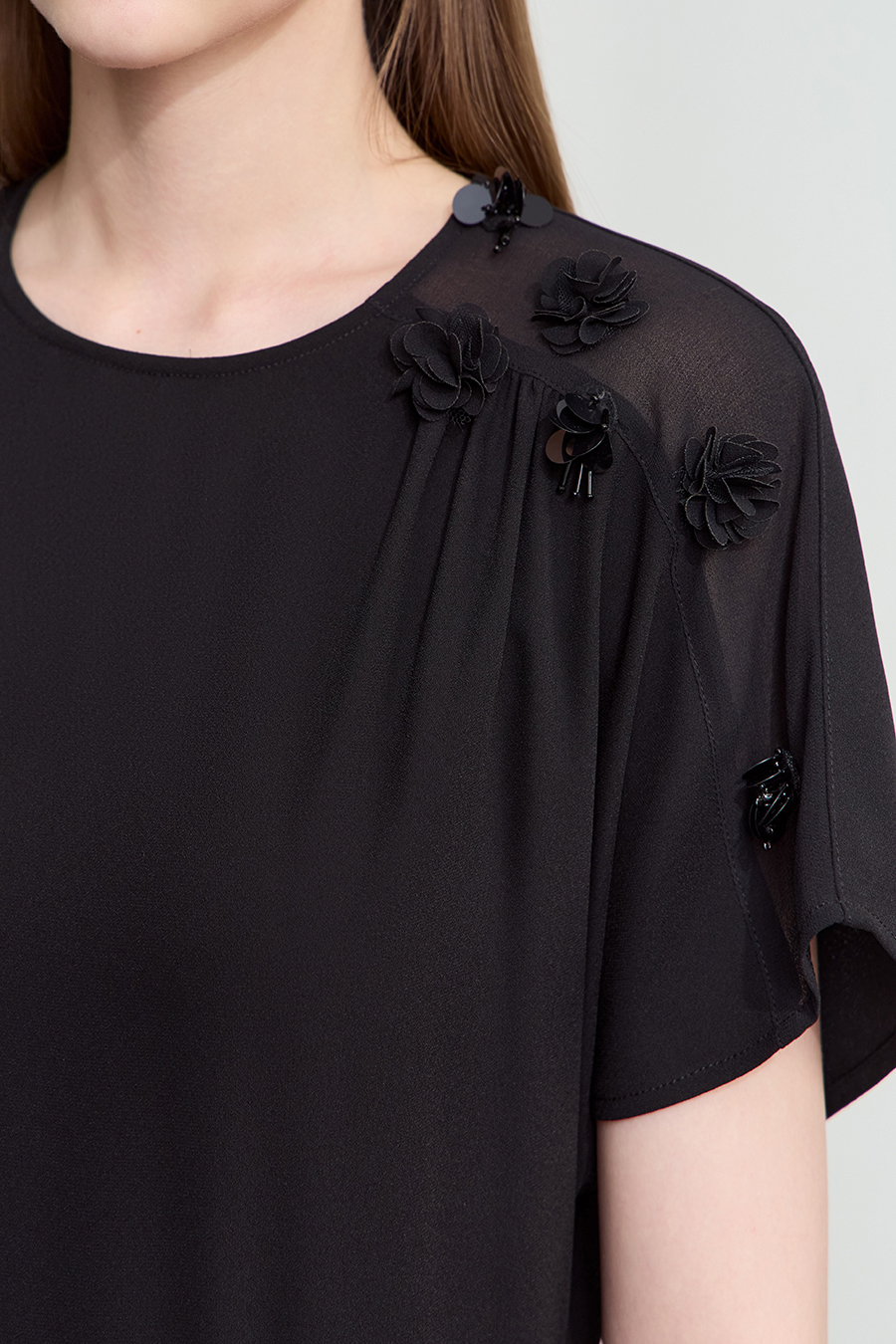 Asymmetric sleeve dress|AMII