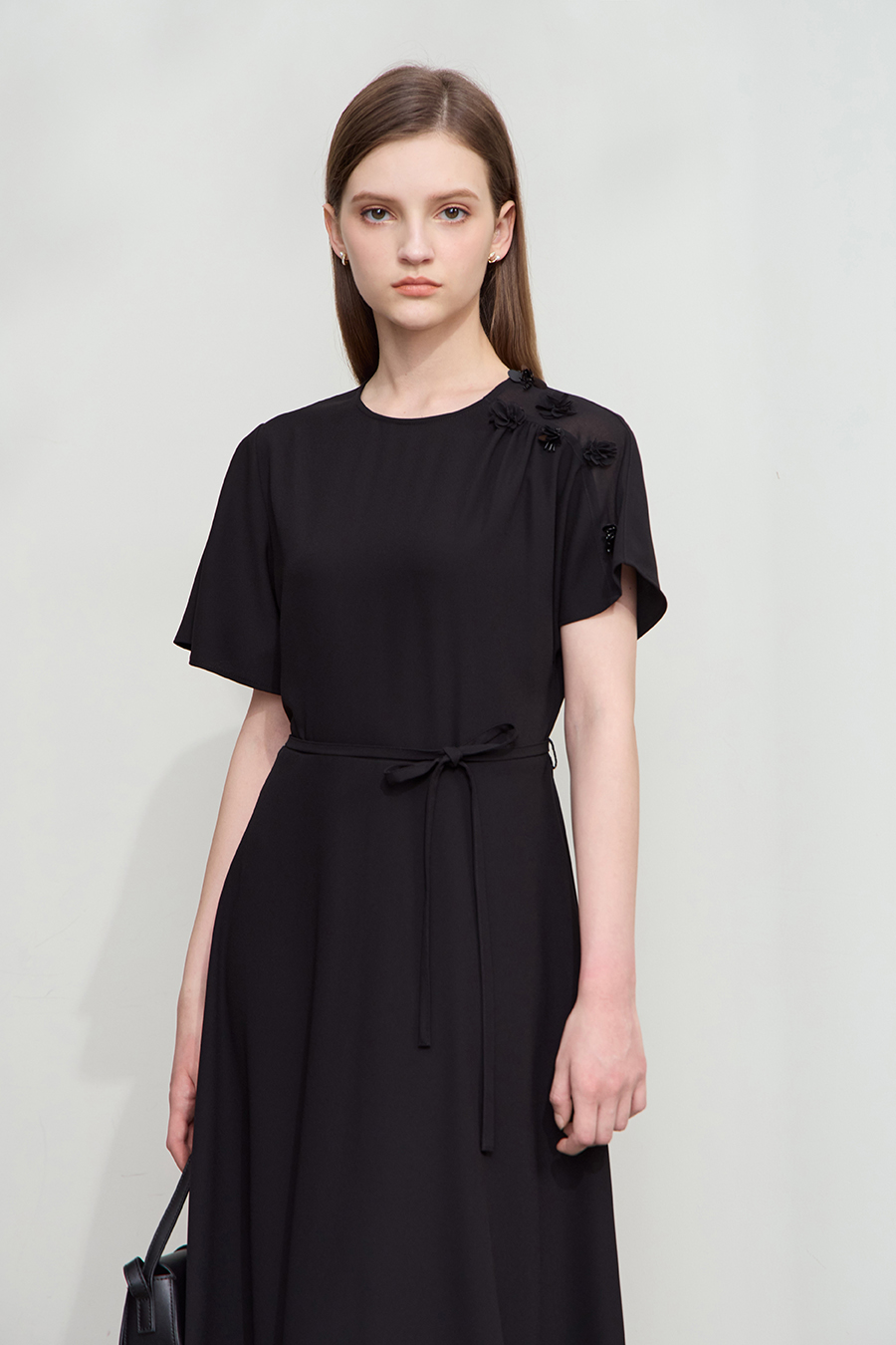 Asymmetric sleeve dress|AMII