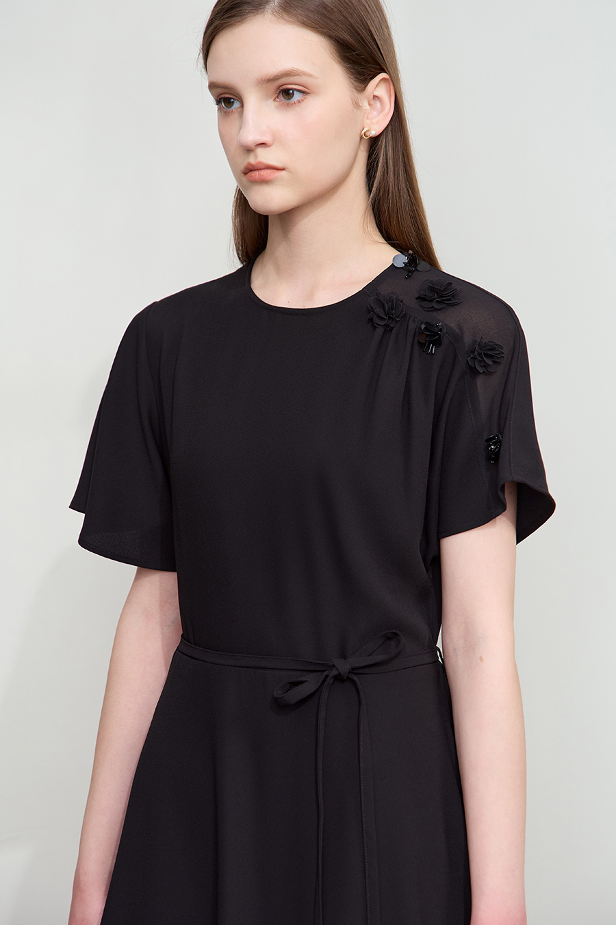 Asymmetric sleeve dress|AMII