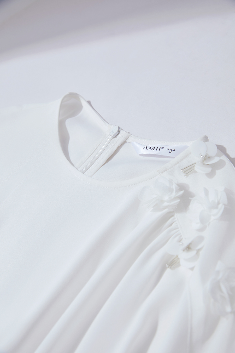 Asymmetric sleeve dress|AMII