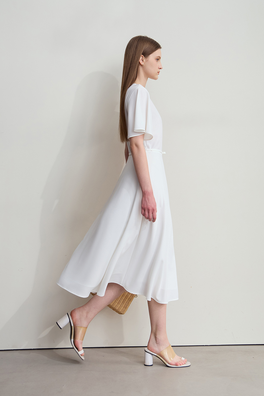 Asymmetric sleeve dress|AMII