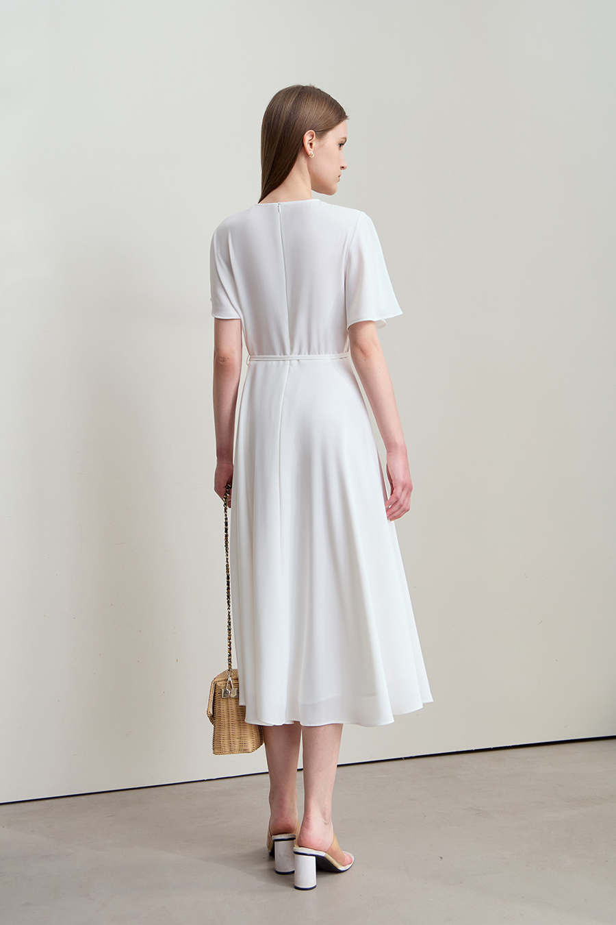 Asymmetric sleeve dress|AMII