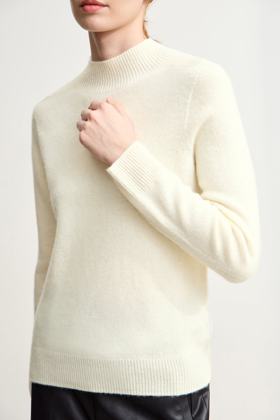 Seamless Integrated Mock Neck Sweater|AMII-AMII.com