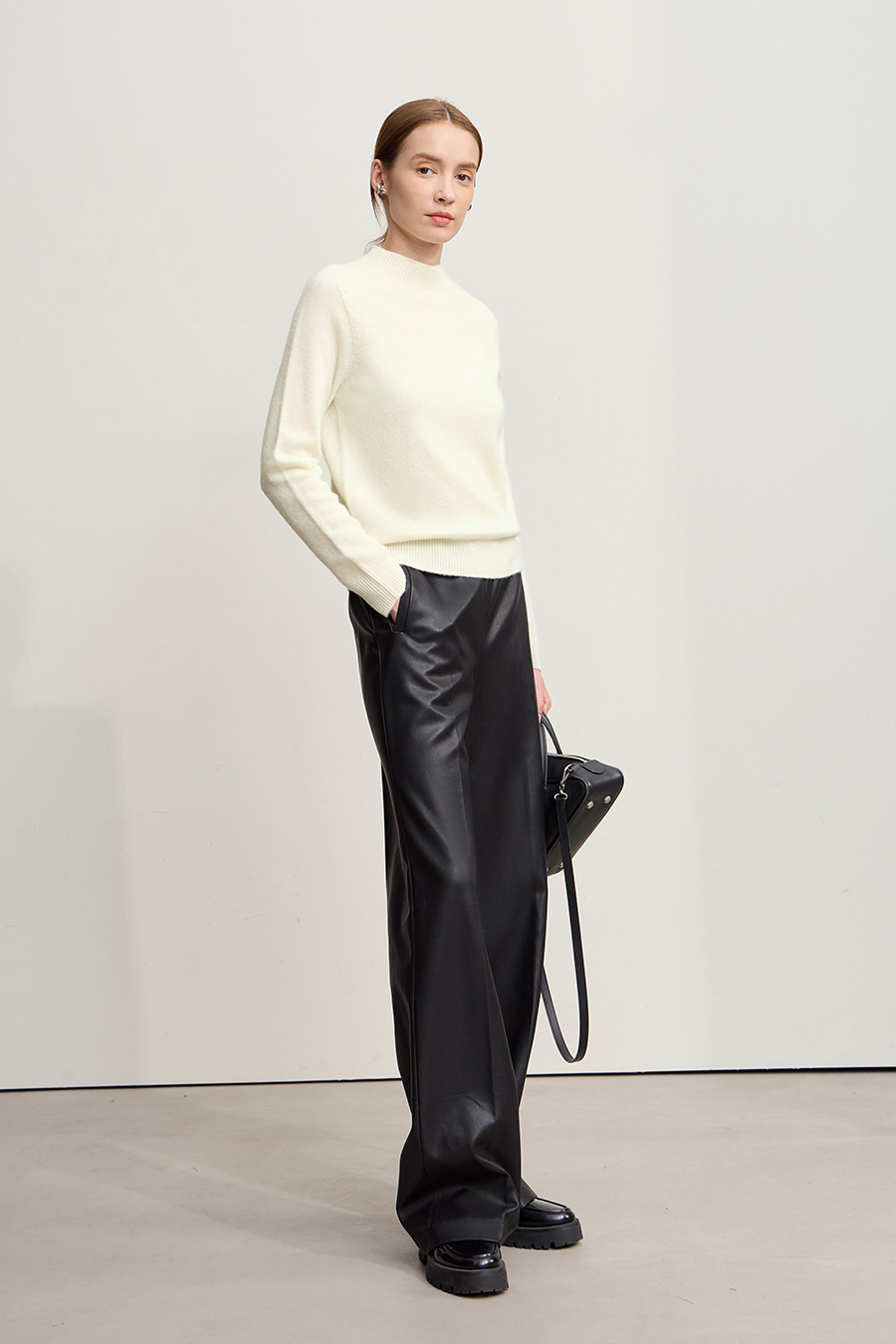 Seamless Integrated Mock Neck Sweater|AMII-AMII.com