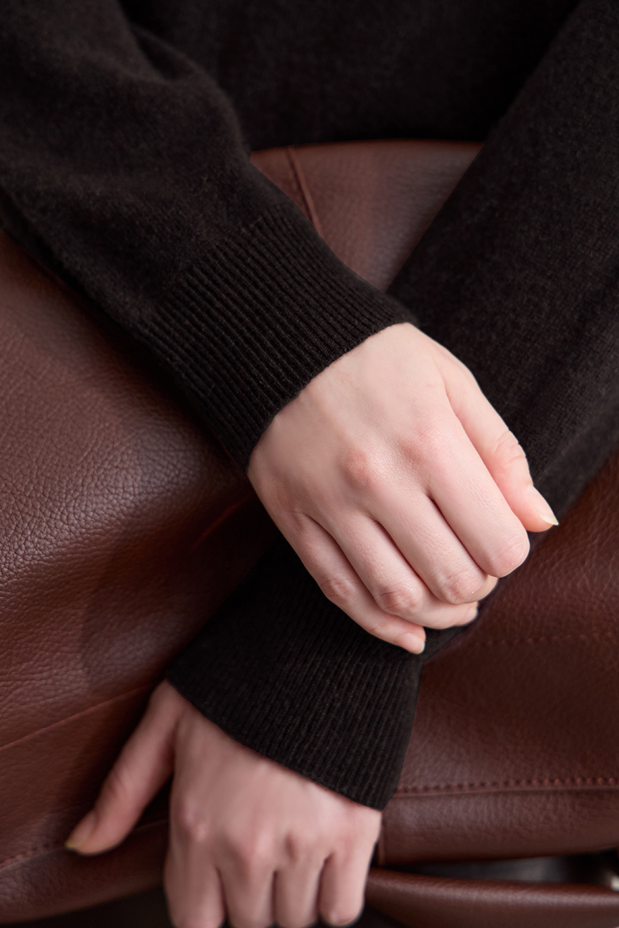 Crew Neck Seamless Knit Sweater