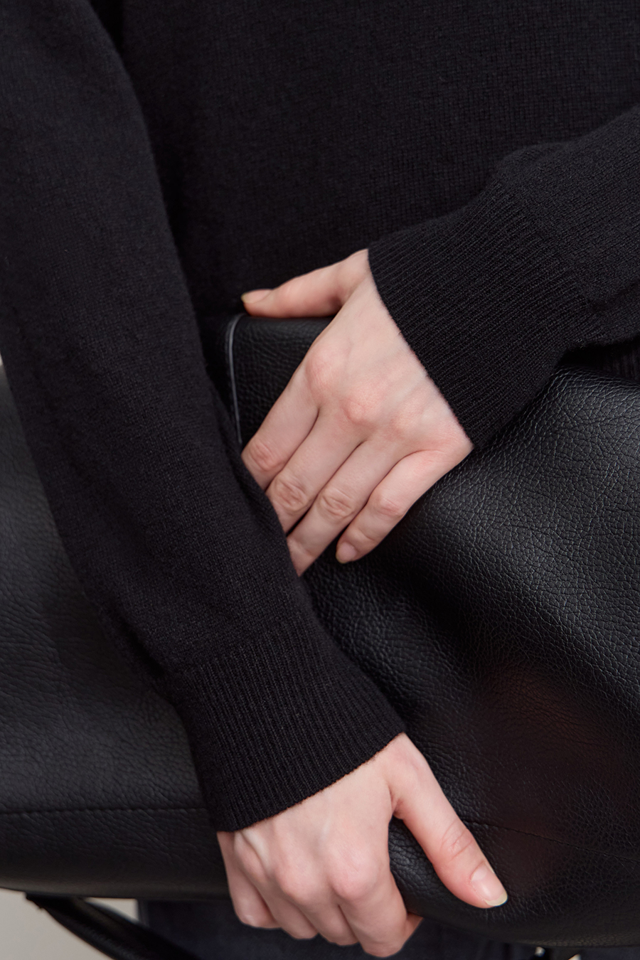 Crew Neck Seamless Knit Sweater