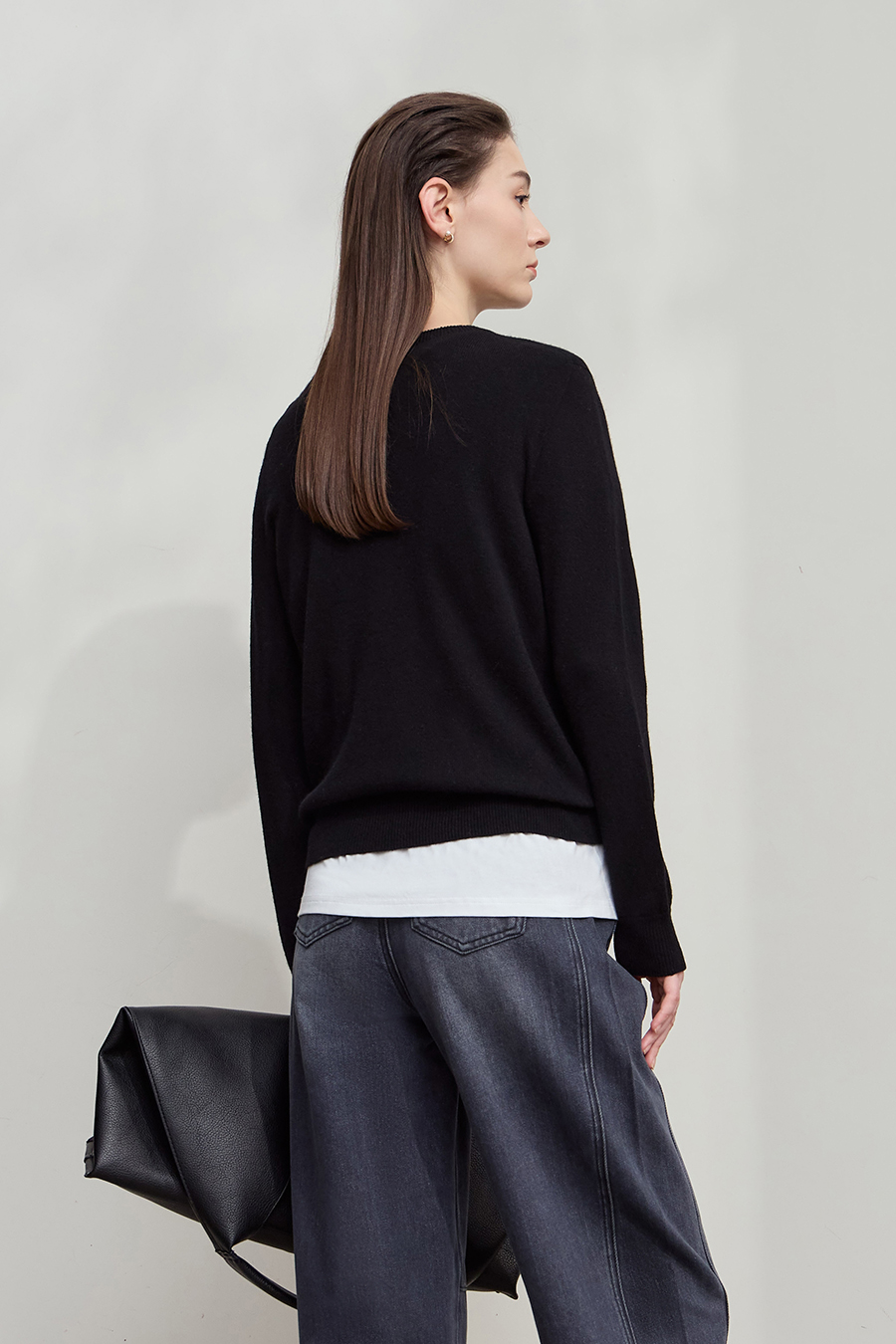 Crew Neck Seamless Knit Sweater