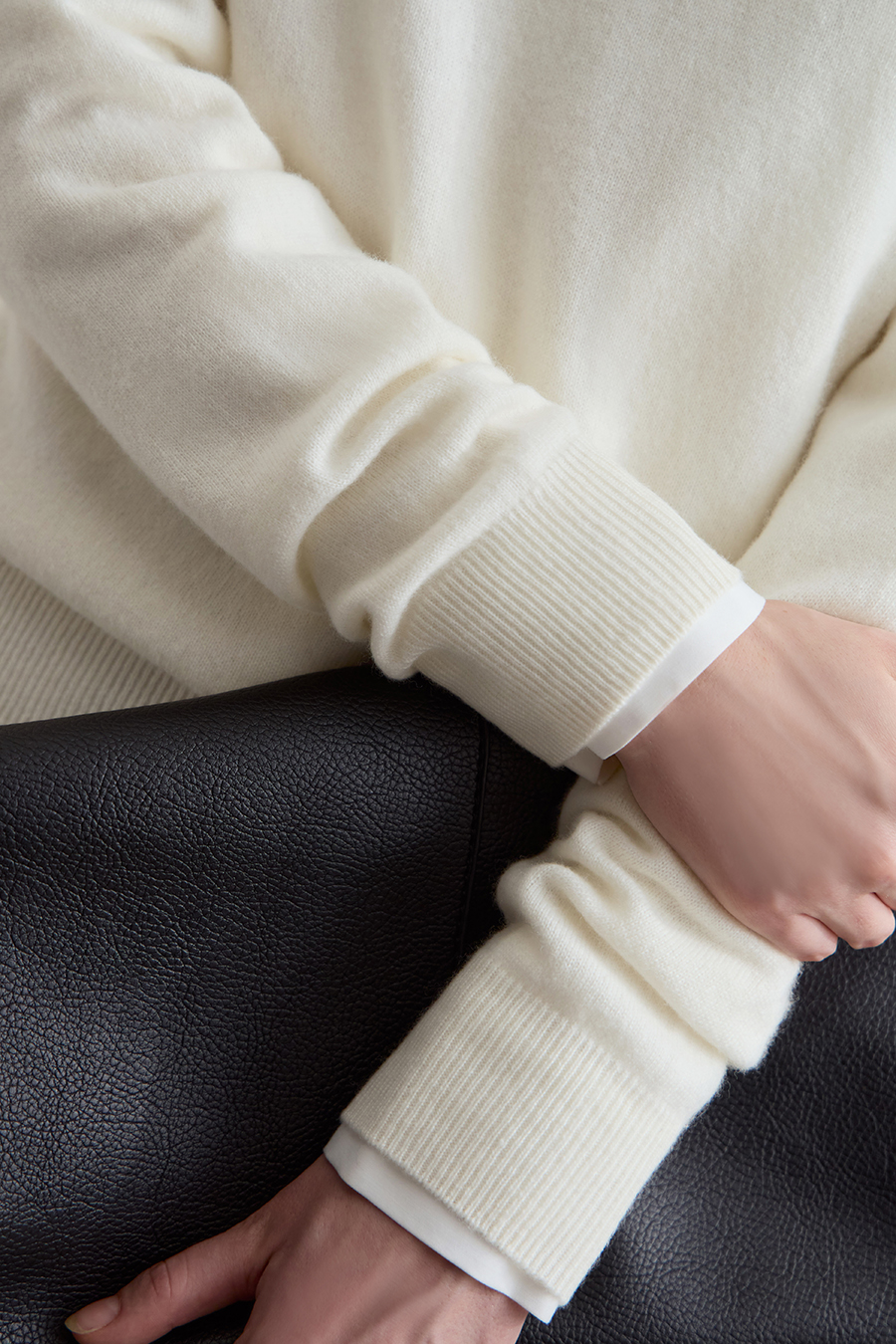 Crew Neck Seamless Knit Sweater