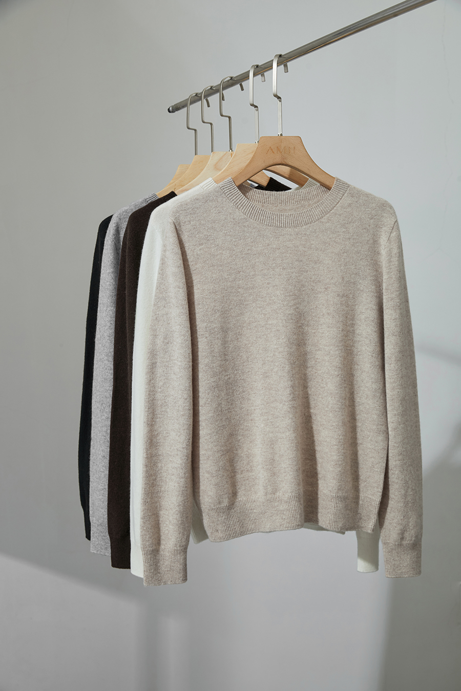 Crew Neck Seamless Knit Sweater