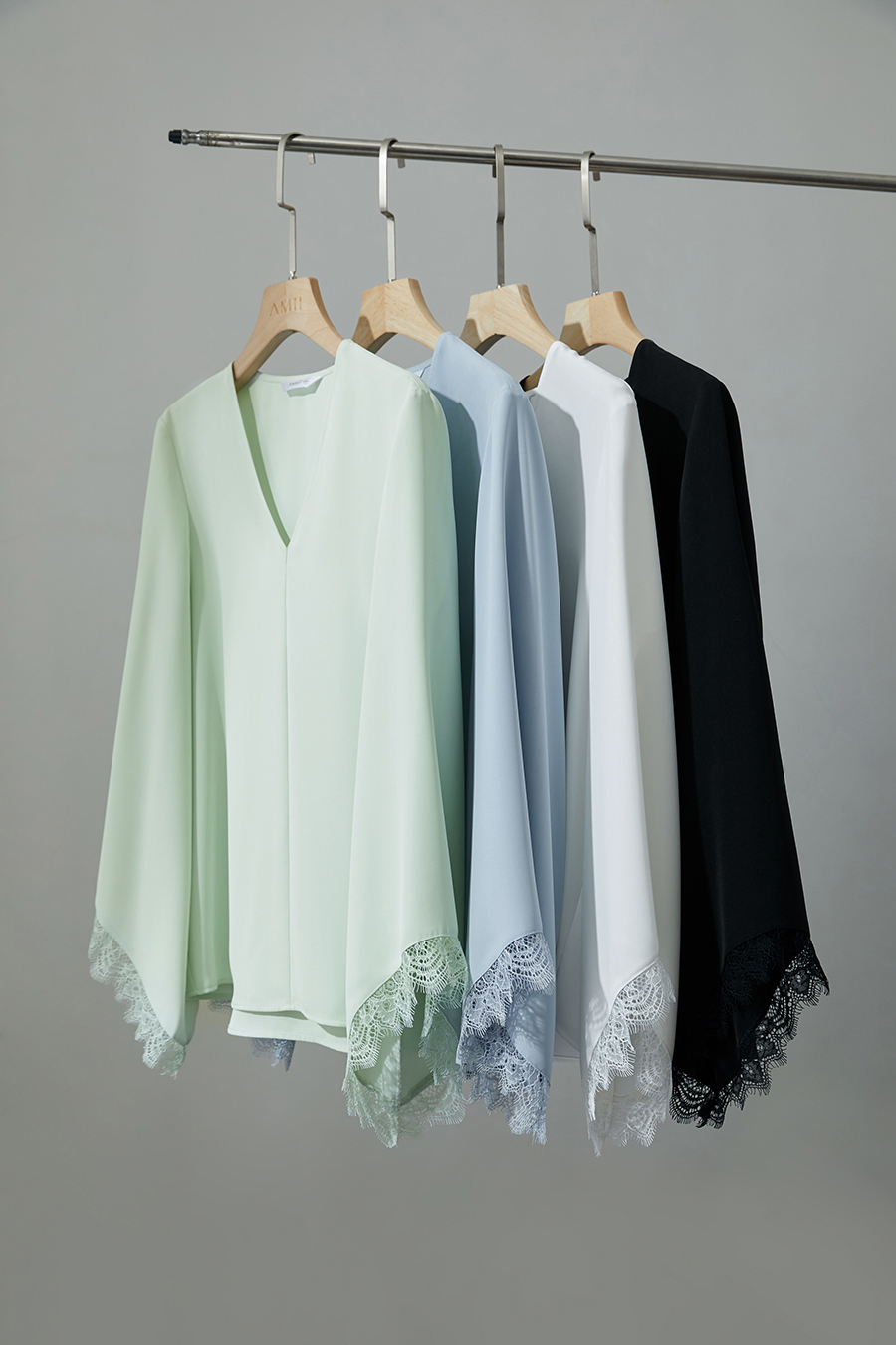 Solid V-neck Chiffon Blouse