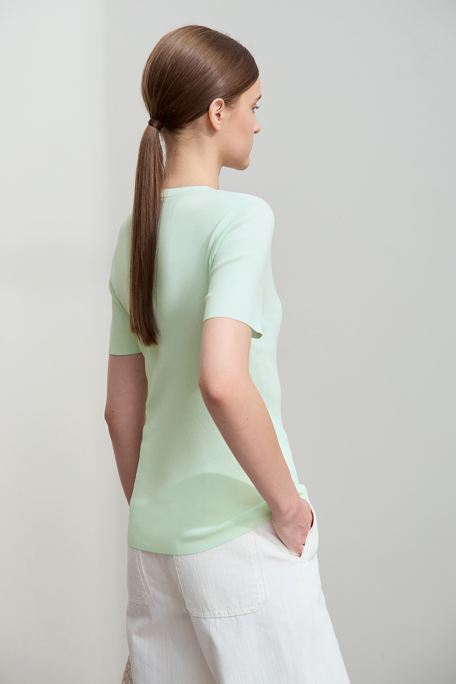 Slim Fit V-neck Knit Top