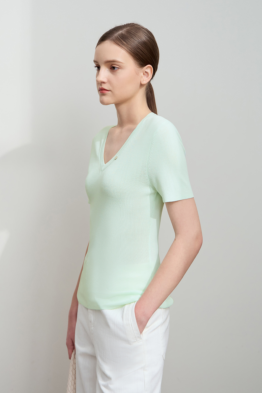 Slim Fit V-neck Knit Top