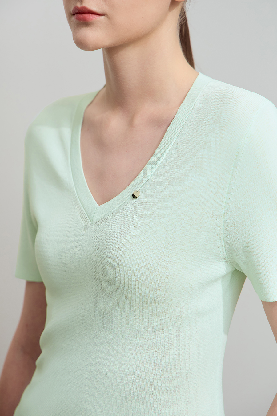 Slim Fit V-neck Knit Top