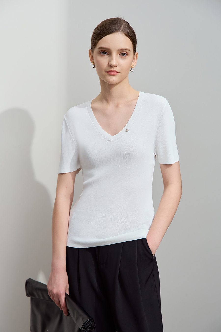 Slim Fit V-neck Knit Top