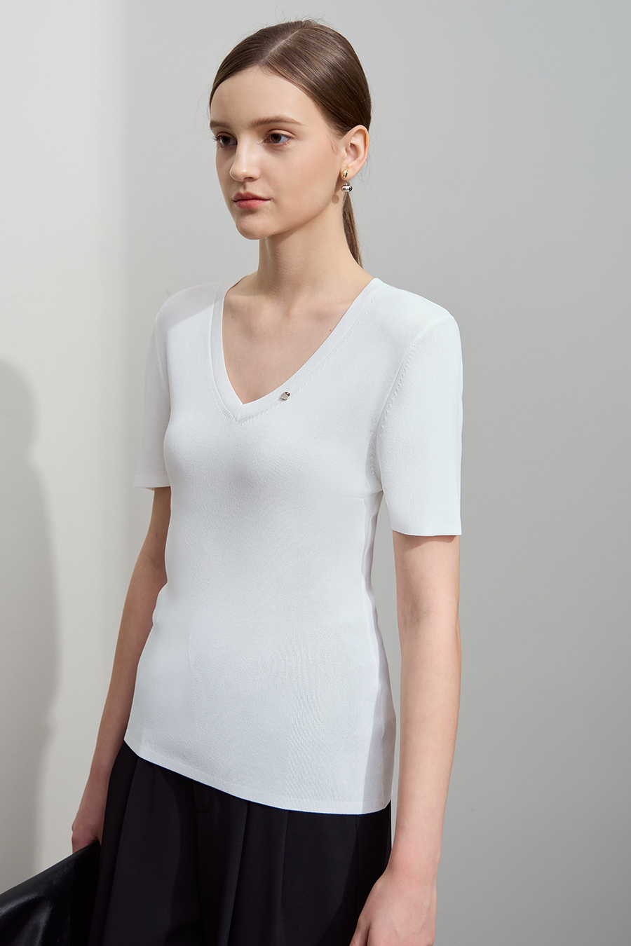 Slim Fit V-neck Knit Top