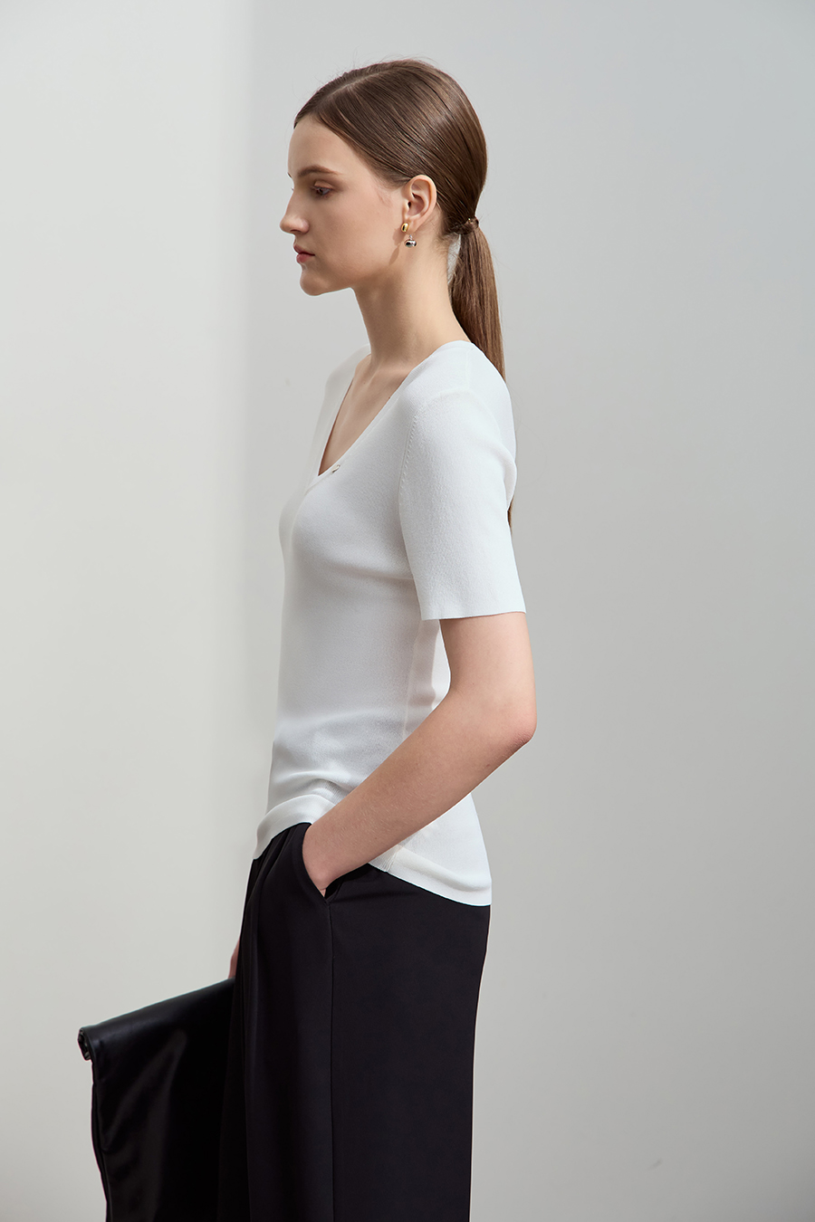 Slim Fit V-neck Knit Top