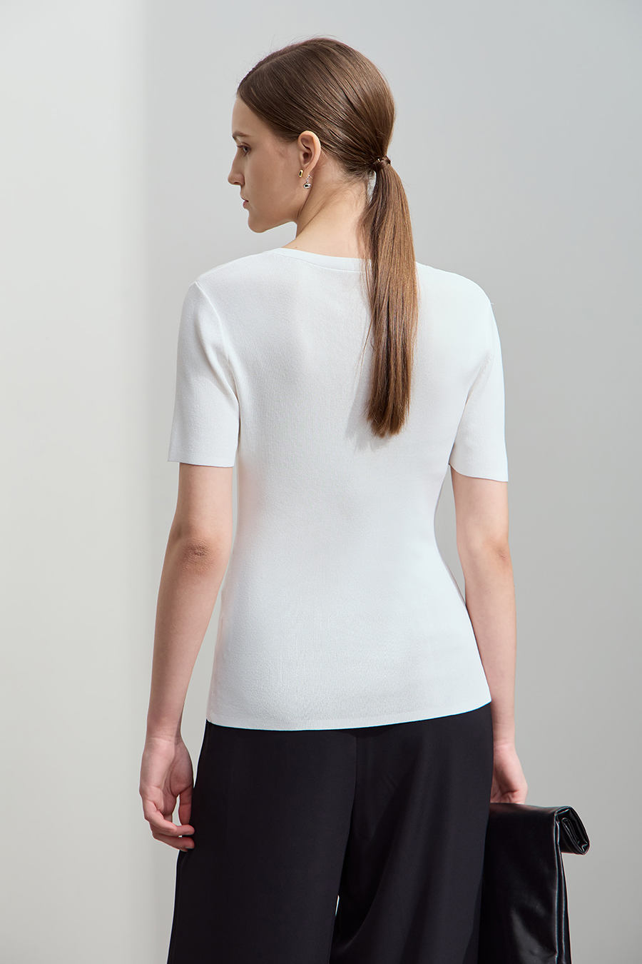 Slim Fit V-neck Knit Top