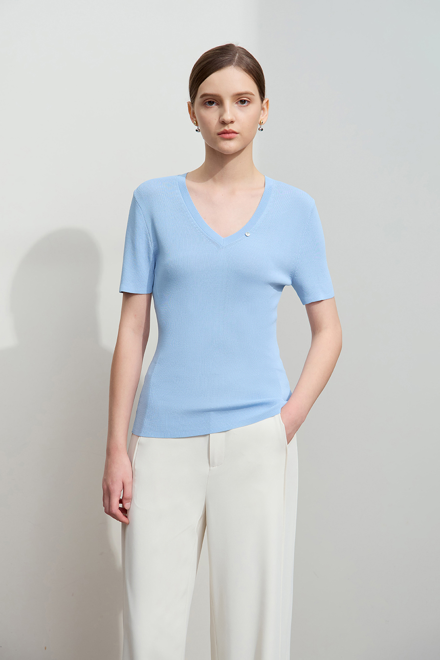 Slim Fit V-neck Knit Top