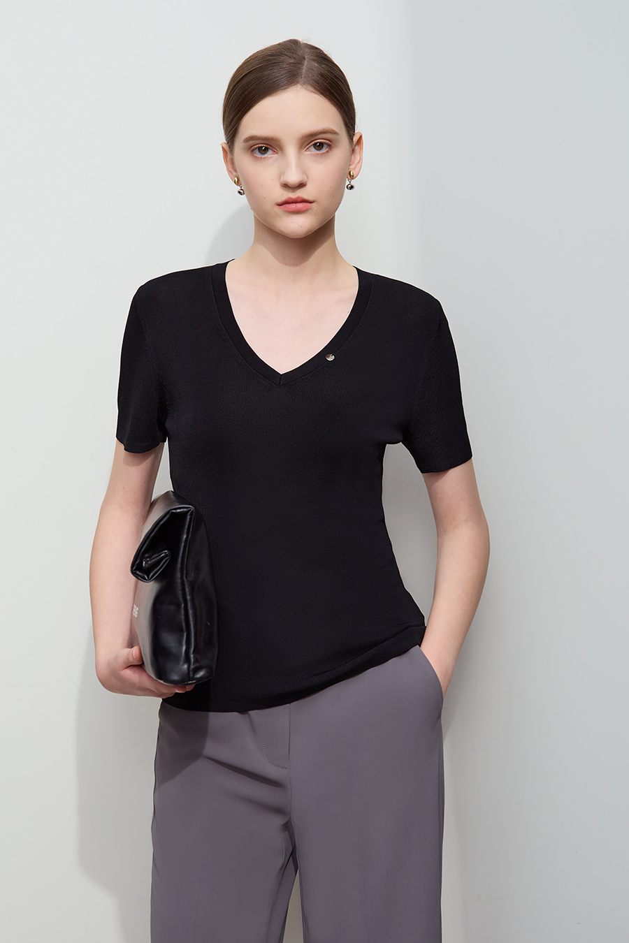 Slim Fit V-neck Knit Top