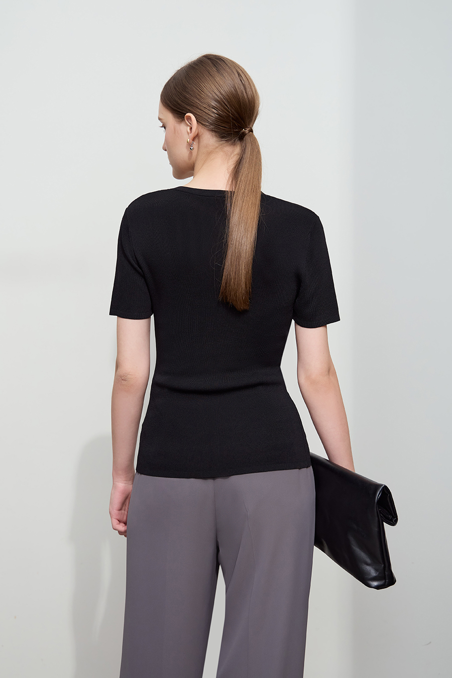 Slim Fit V-neck Knit Top