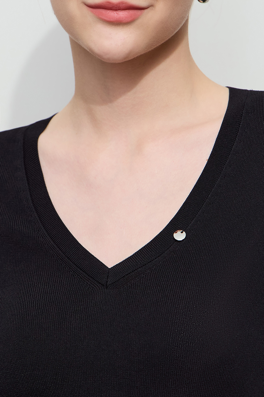 Slim Fit V-neck Knit Top