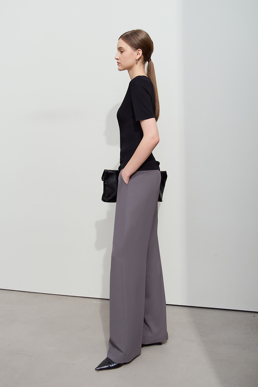 Slim Fit V-neck Knit Top