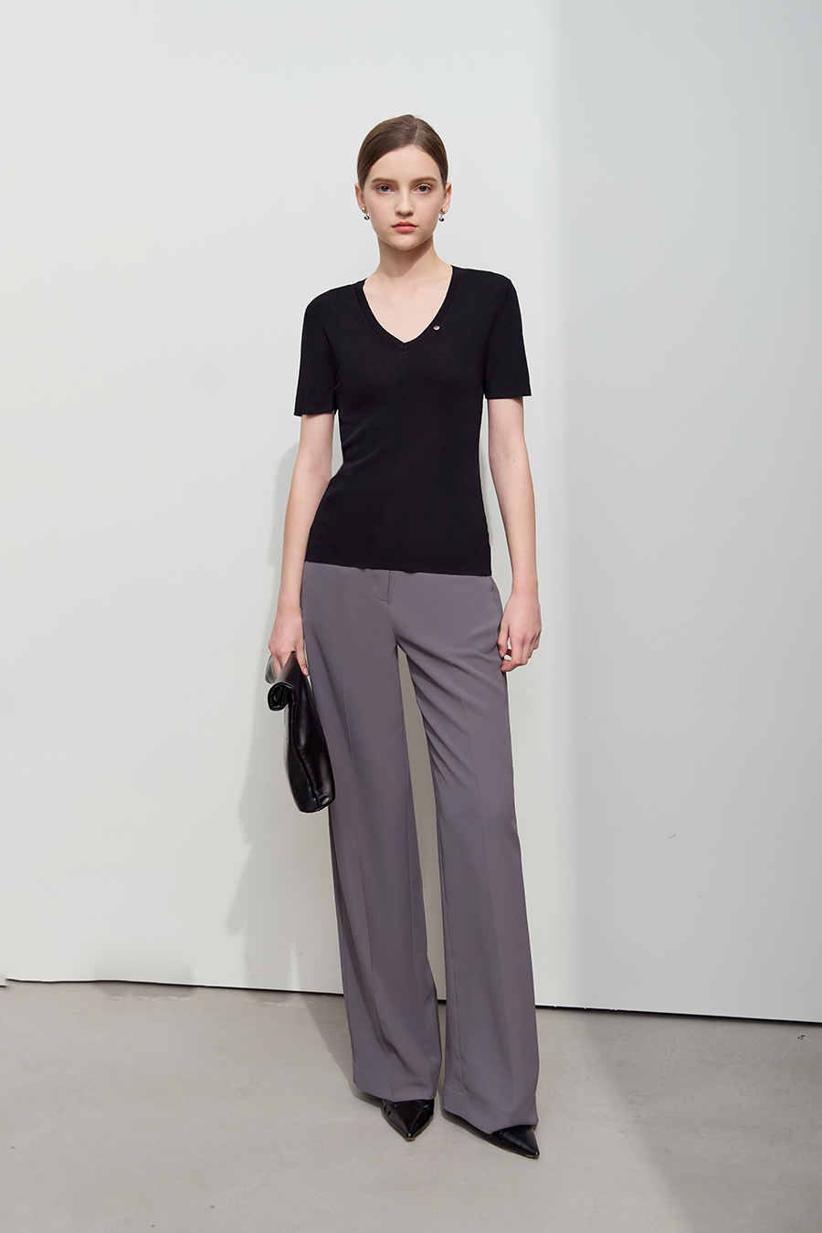 Slim Fit V-neck Knit Top