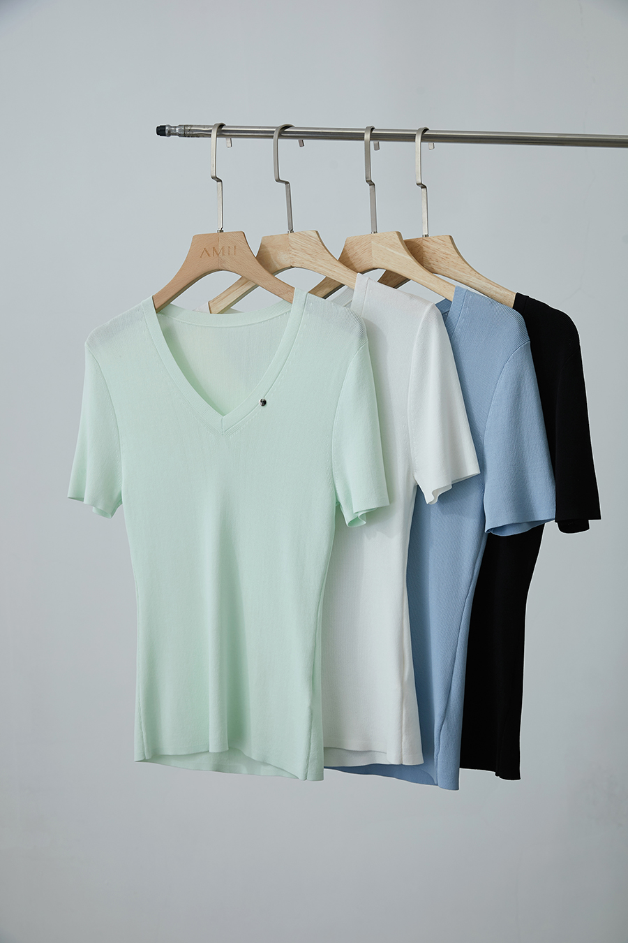 Slim Fit V-neck Knit Top