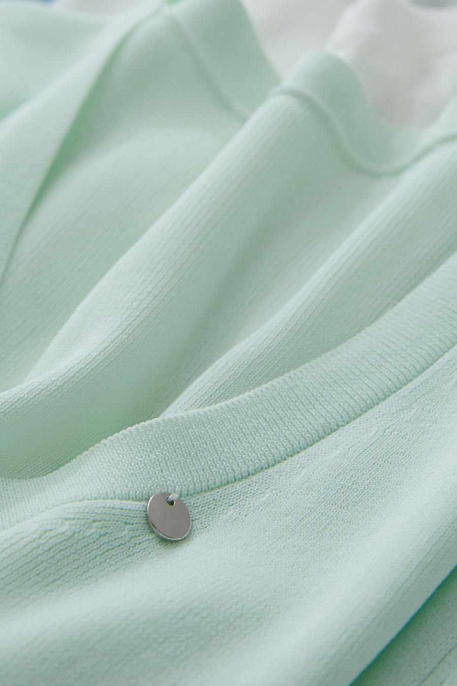 Slim Fit V-neck Knit Top