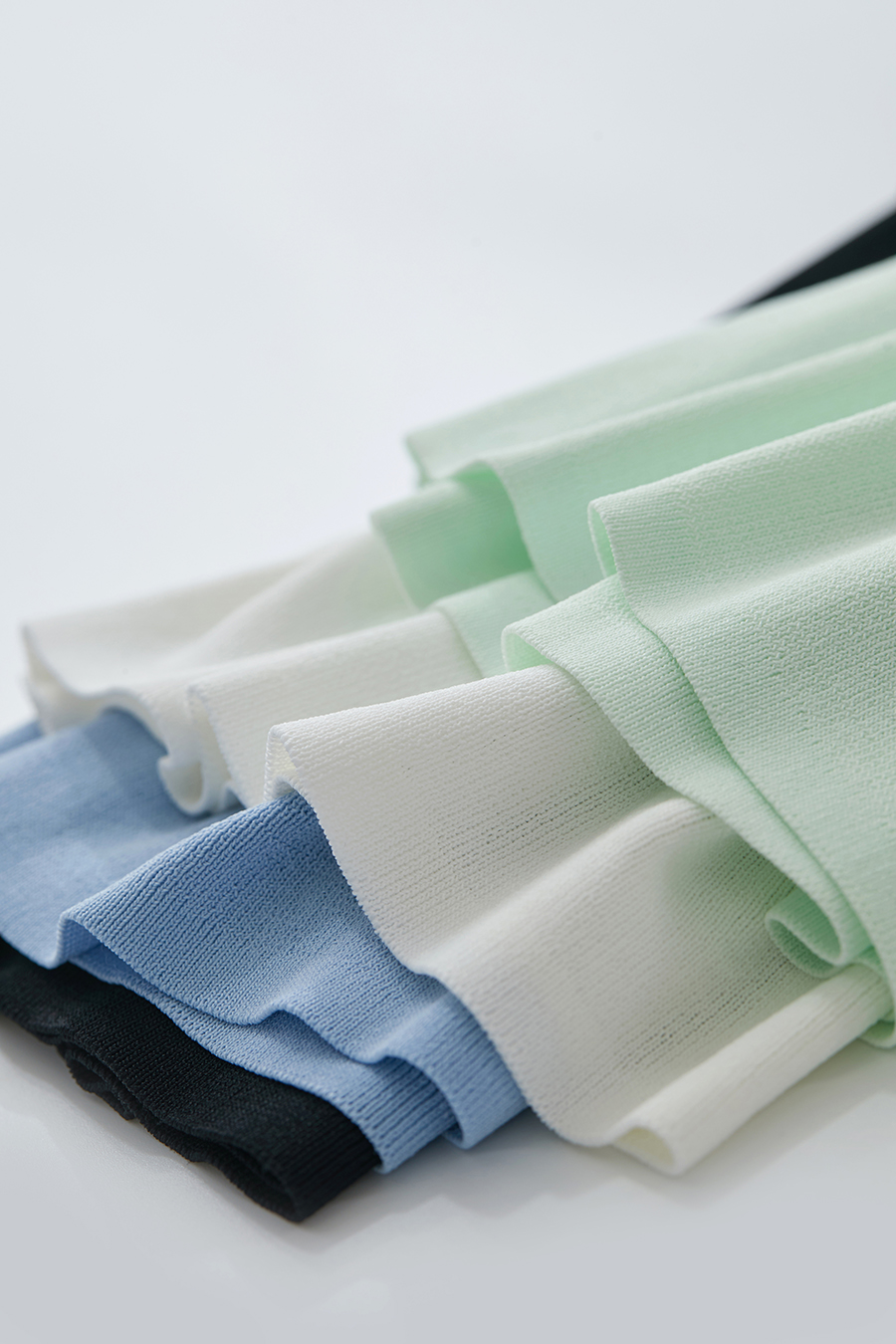 Slim Fit V-neck Knit Top