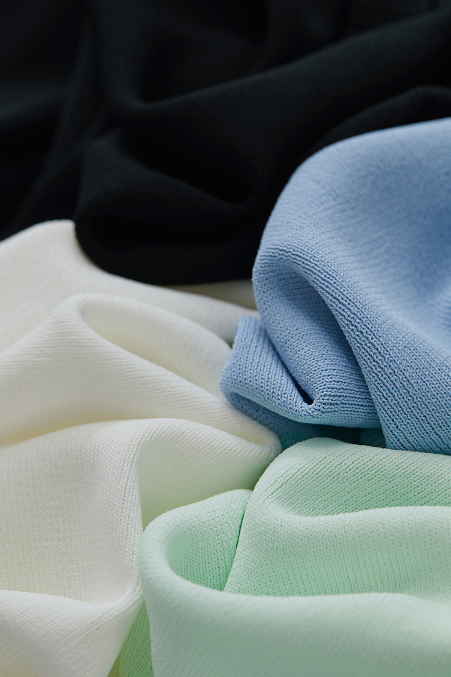 Slim Fit V-neck Knit Top