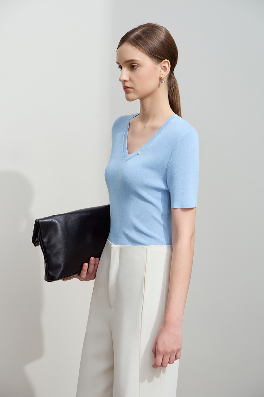 Slim Fit V-neck Knit Top