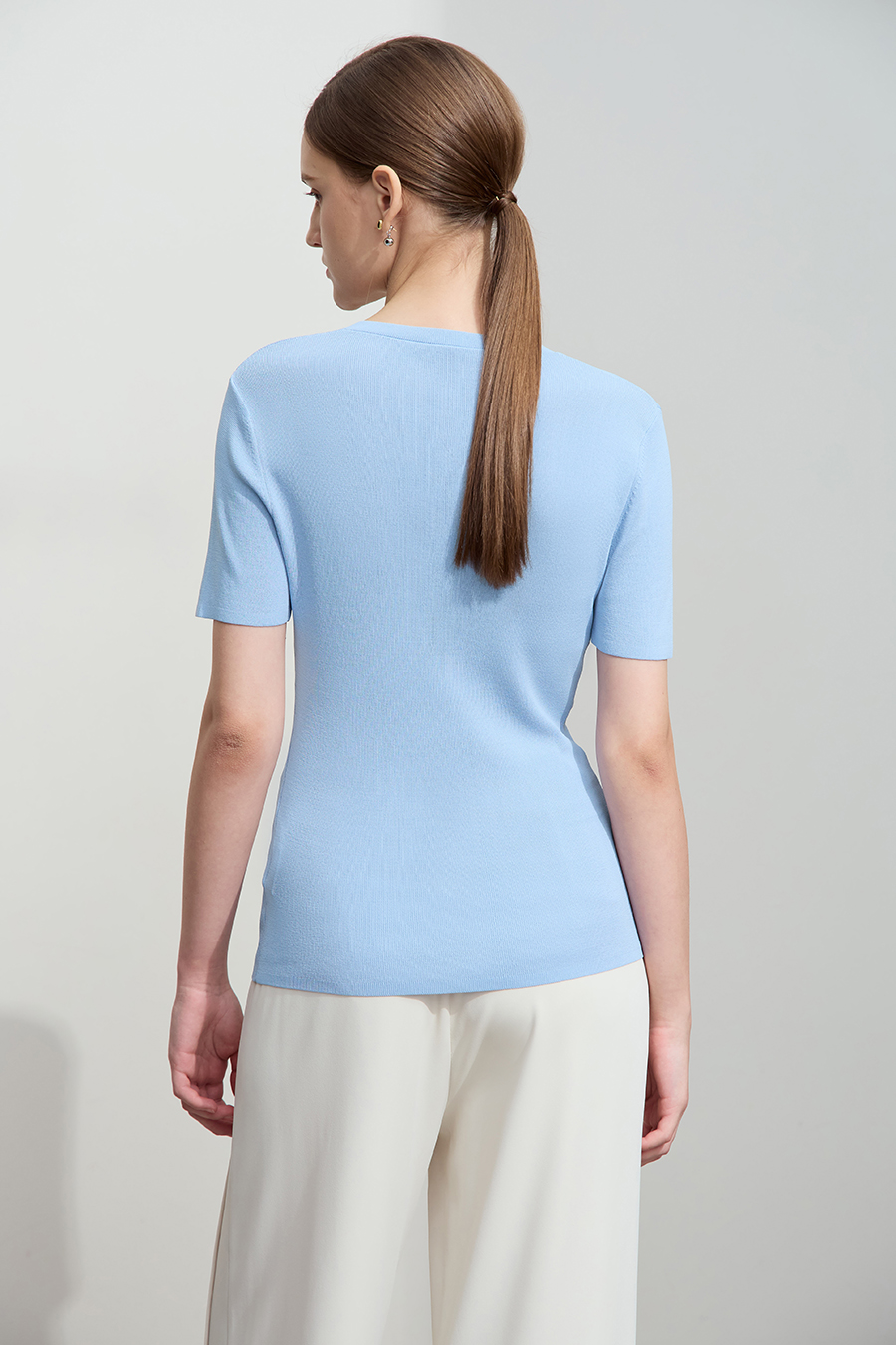 Slim Fit V-neck Knit Top