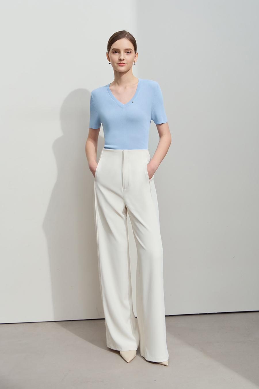 Slim Fit V-neck Knit Top