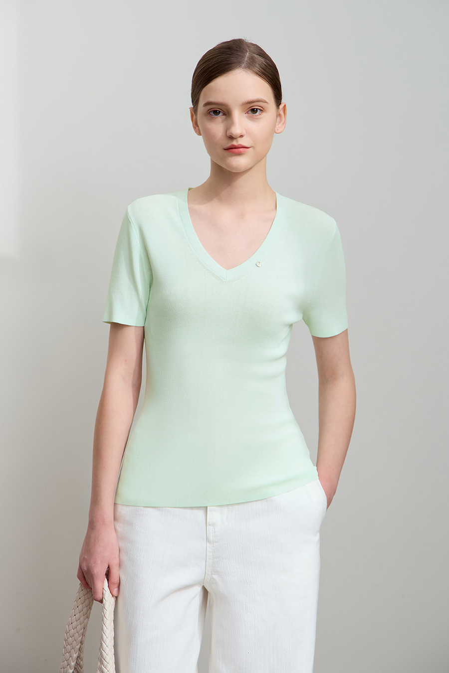 Slim Fit V-neck Knit Top